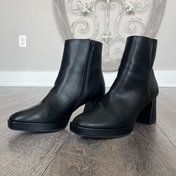 booties - Picture 3 of 8